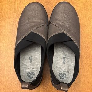 Clarks Women’s Metallic Brown Slip-On Loafers 7.5